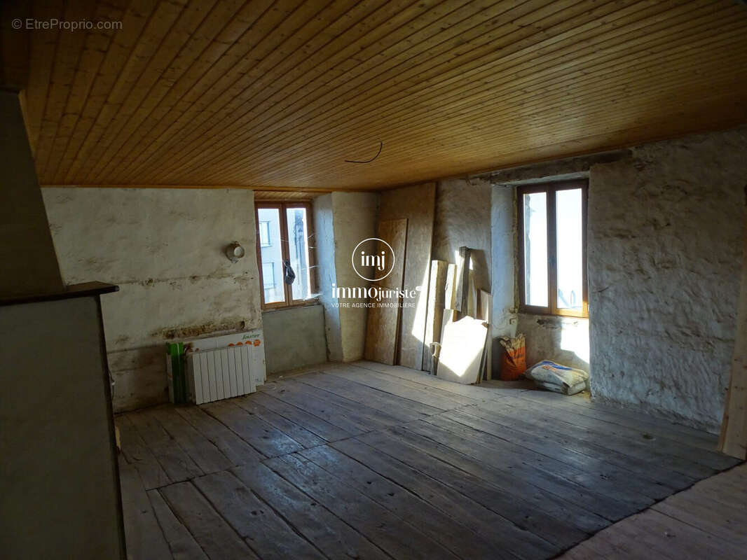 Maison 210 m² à Brigueuil  - photo 4