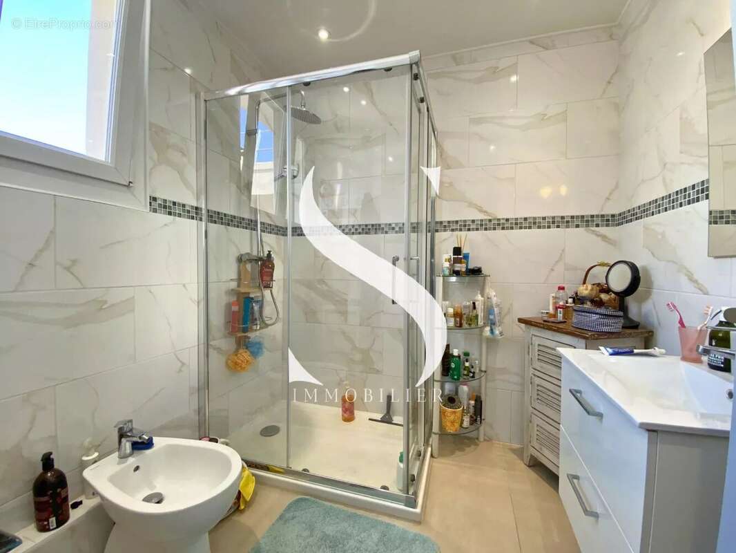 Appartement à VALLAURIS