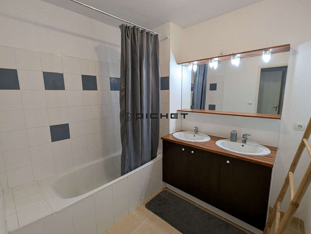 Appartement à COUTRAS