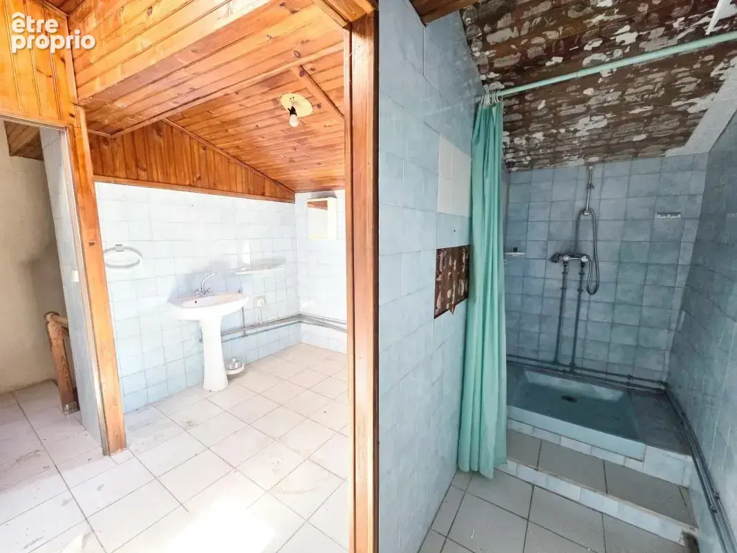 *** local commercial + maison a renover en centre ville - billom 63160 *** - photo 13