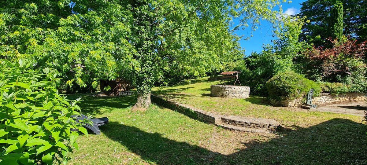 DEMEURE DE CHARME 180 m2 - grand garage - piscine - parc - photo 13