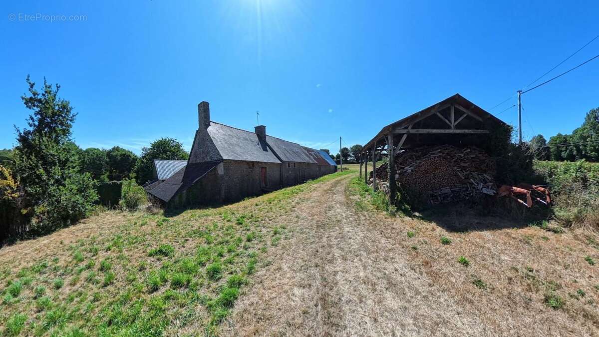 Grand corps de ferme, grande parcelle de 9800 m2 - photo 3