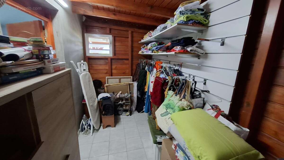A VENDRE : Villa 2 T2 et 1 T4 (Vieux Habitants - 97119) - photo 21