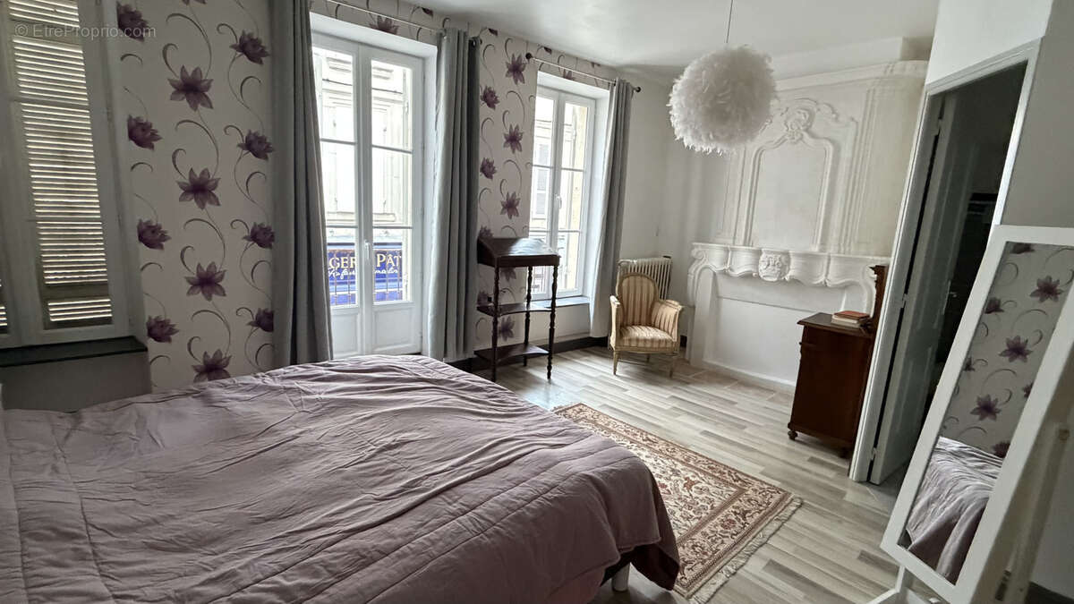 Maison à SAINT-JEAN-D'ANGELY
