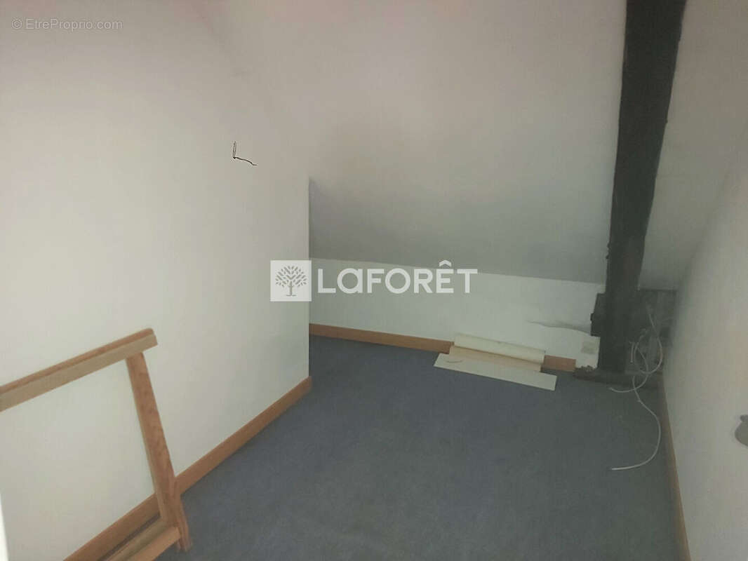 Maison à MONTBREHAIN