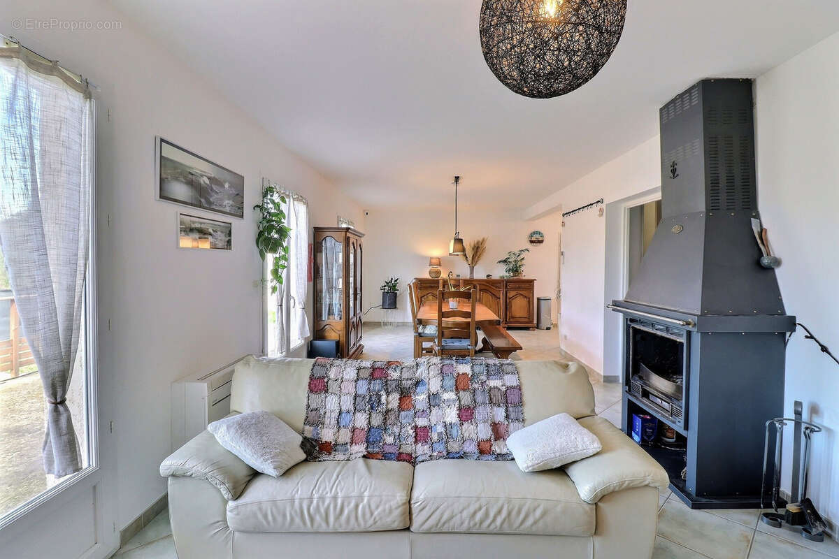 Maison à SAINT-LAURENT-D'AIGOUZE