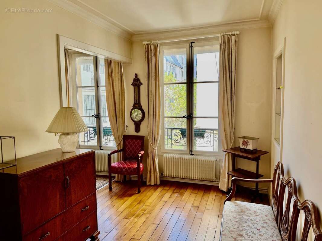 Appartement à PARIS-14E