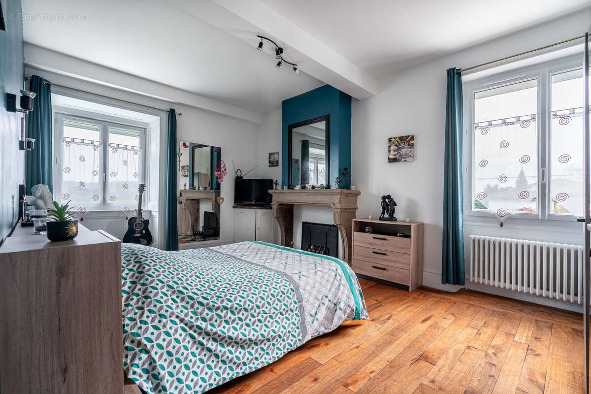 Maison à SAINT-SYMPHORIEN-SUR-COISE