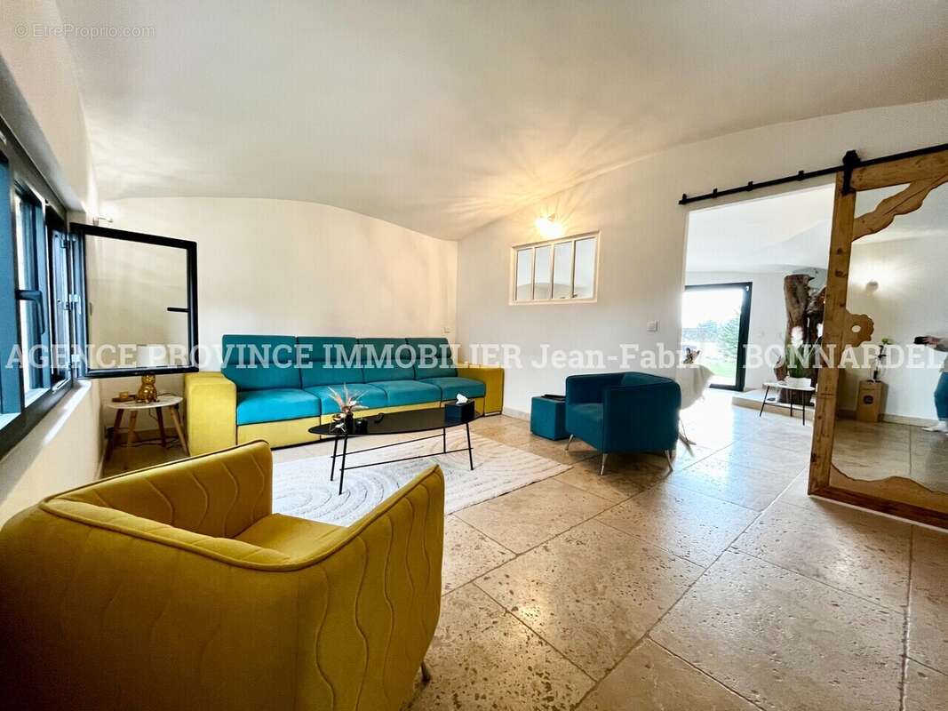 Maison à SAINTE-CECILE-LES-VIGNES