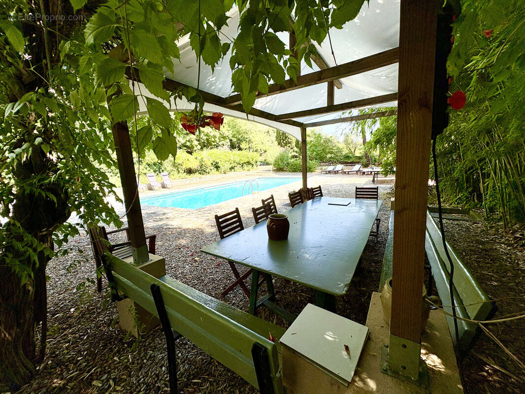 Propriété de caractère d'environ 185m2 sur près de 2 hectares avec piscine, tennis et maison indépendante - photo 24