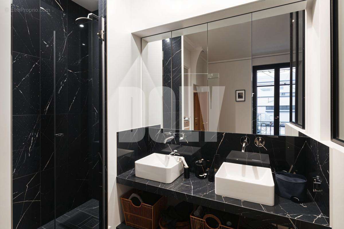 Appartement à PARIS-17E