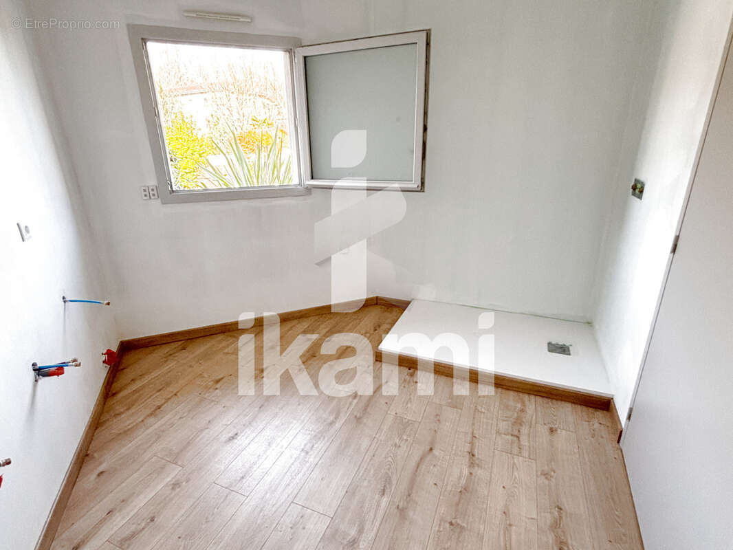 Appartement à SAINT-DONAT-SUR-L'HERBASSE