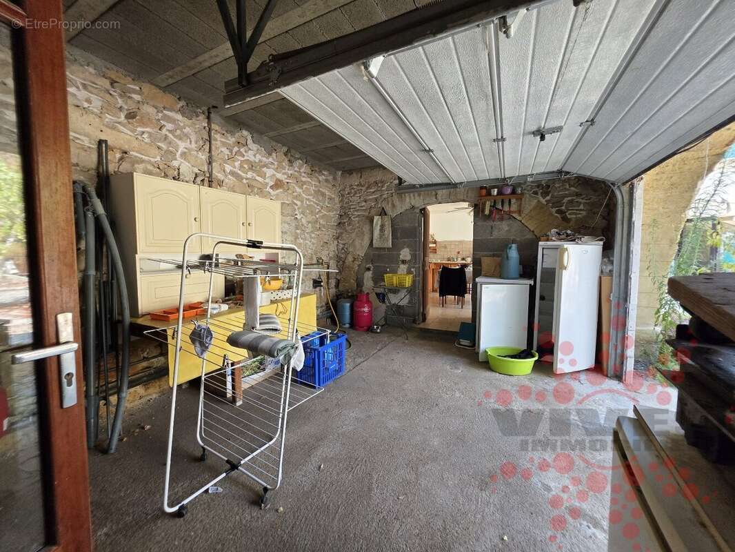 Maison en pierre avec cour et dépendances - photo 6