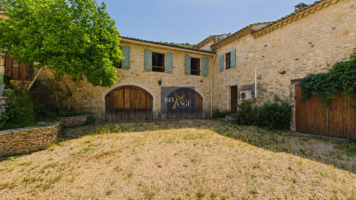 Mas en pierre de 289 m2 avec 2,5 hectares et accès privatif à la Cèze - photo 2