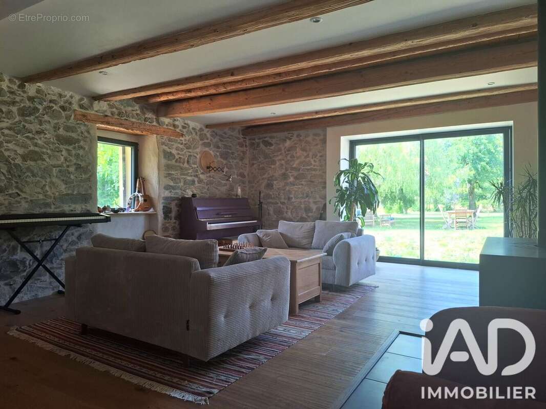 Maison 317 m² à Vinzier  - photo 8
