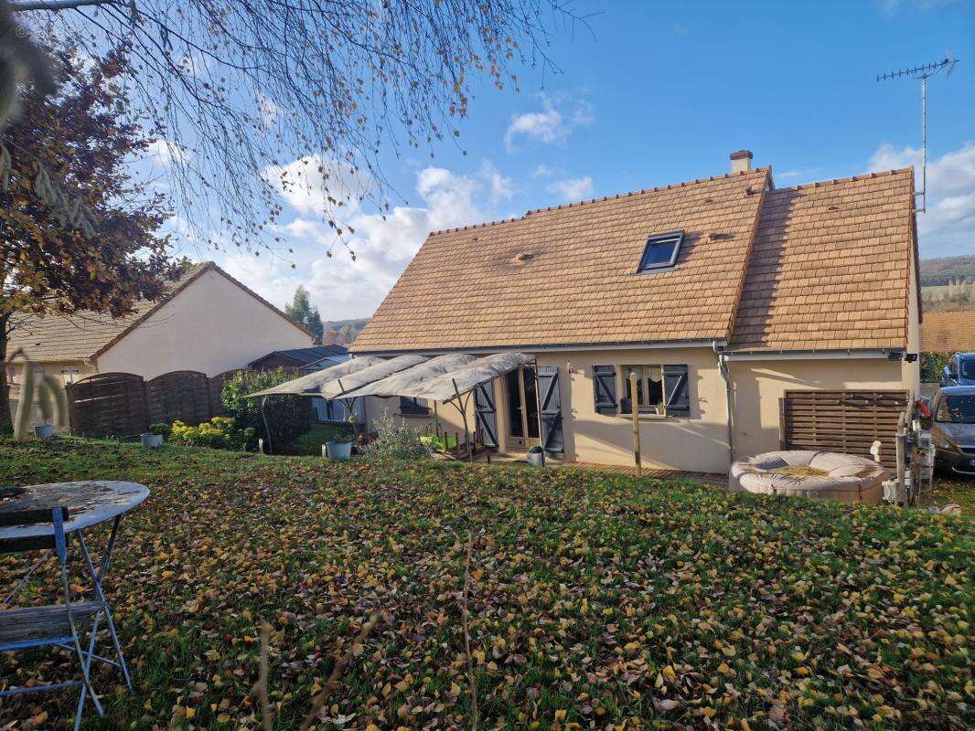 Maison à NUILLE-LE-JALAIS