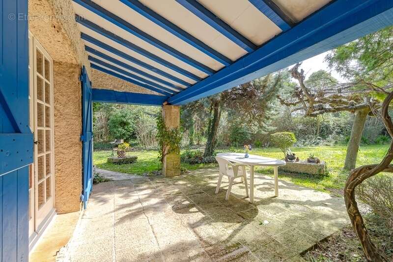 Maison à vendre 5 pièces AIX EN PROVENCE (13) de 150m², terrain de 1630m² piscineable. Garage + espace stationnement. Résidence  - photo 5