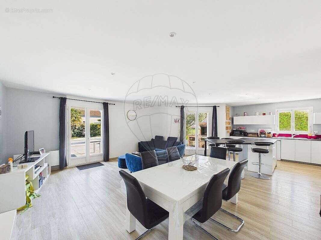 Maison à LES MATHES