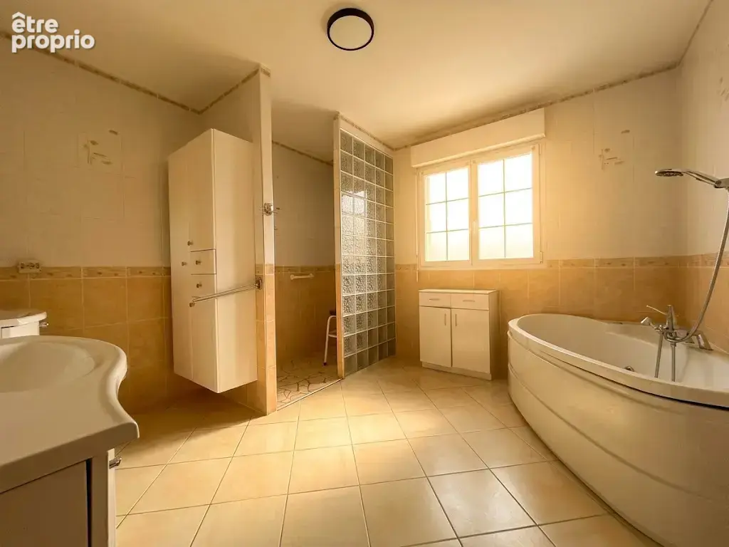Pavillon individuel de plain-pied développant 144m2 et bâti sur 778m2 de terrain ! - photo 11