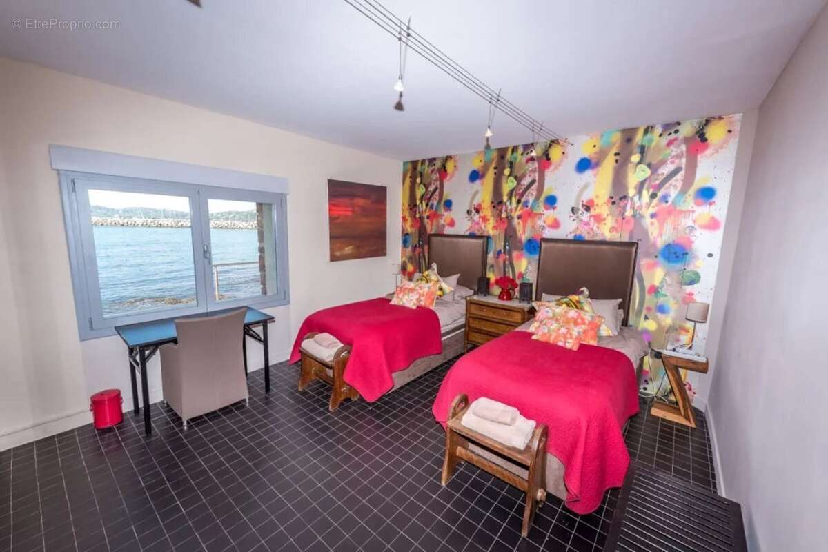 Maison à ROQUEBRUNE-SUR-ARGENS