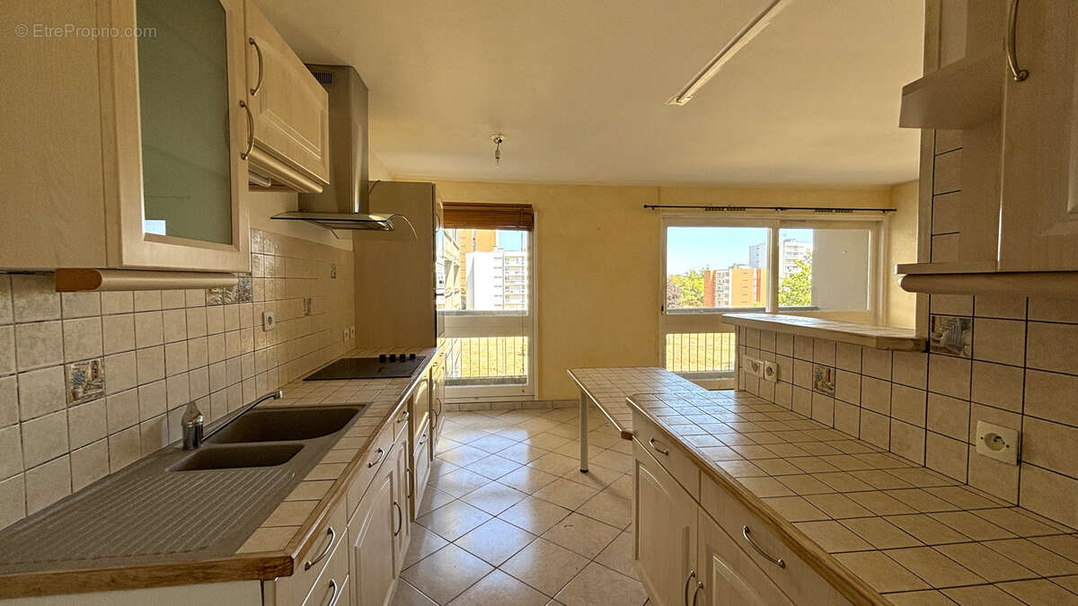 À Vendre Appartement Type 4 à Cholet (49300) - photo 2