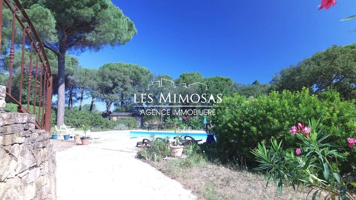 Maison à ROQUEBRUNE-SUR-ARGENS