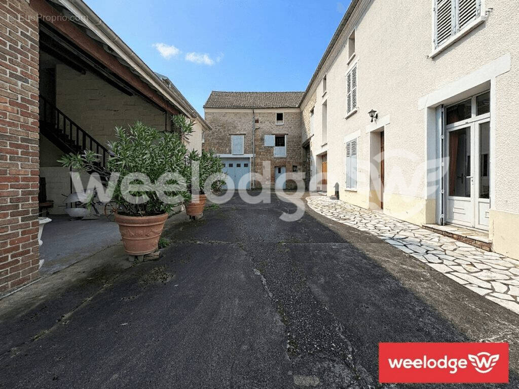 Maison à JOUY-LE-MOUTIER