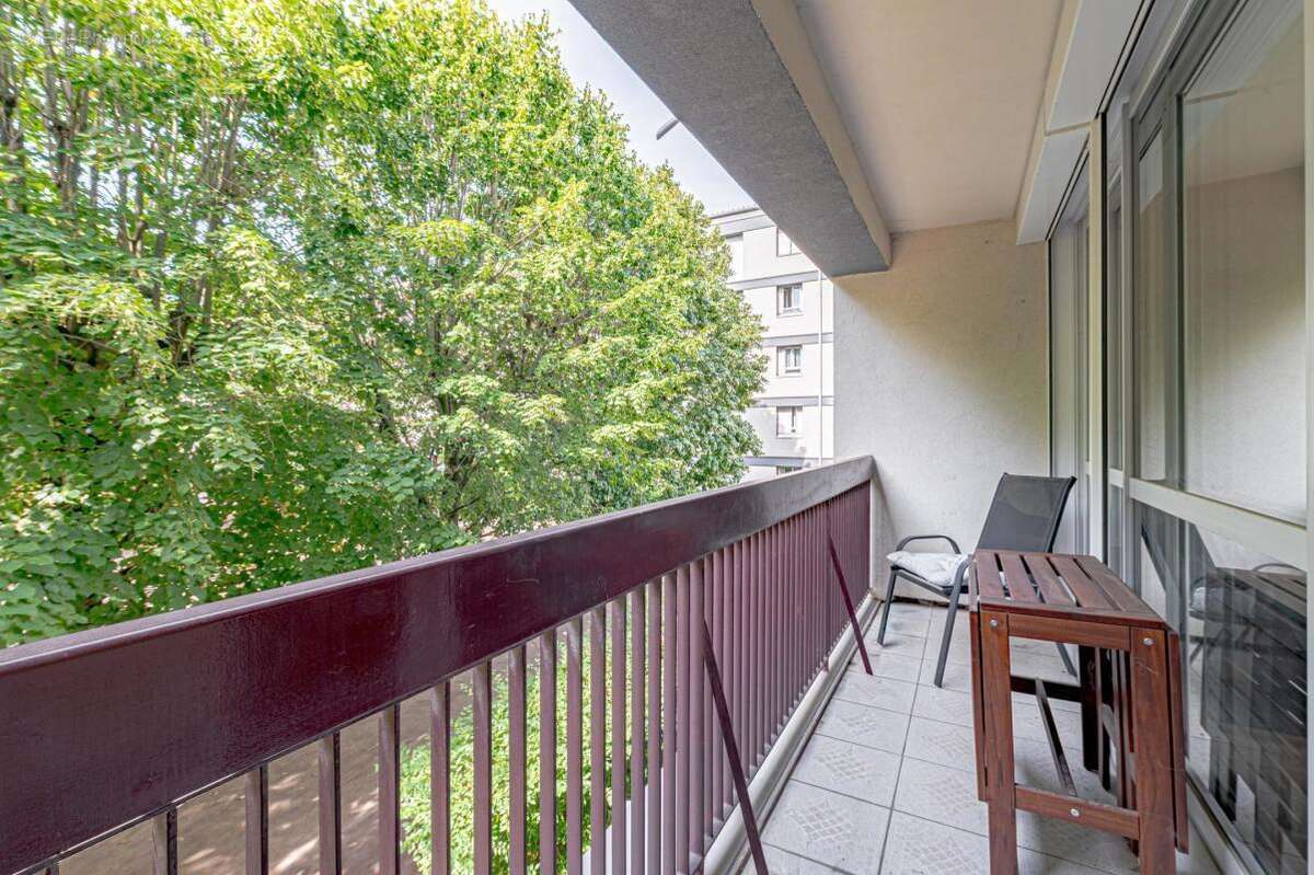 Saint-denis - appartement rénové avec balcon plein sud - photo 9