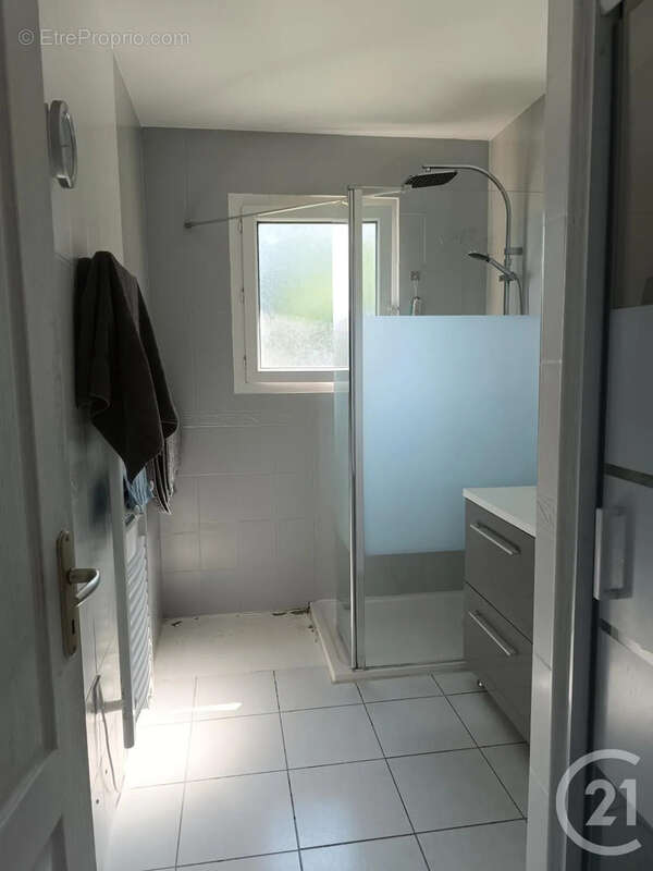Maison 107 m² à Coutras  - photo 4