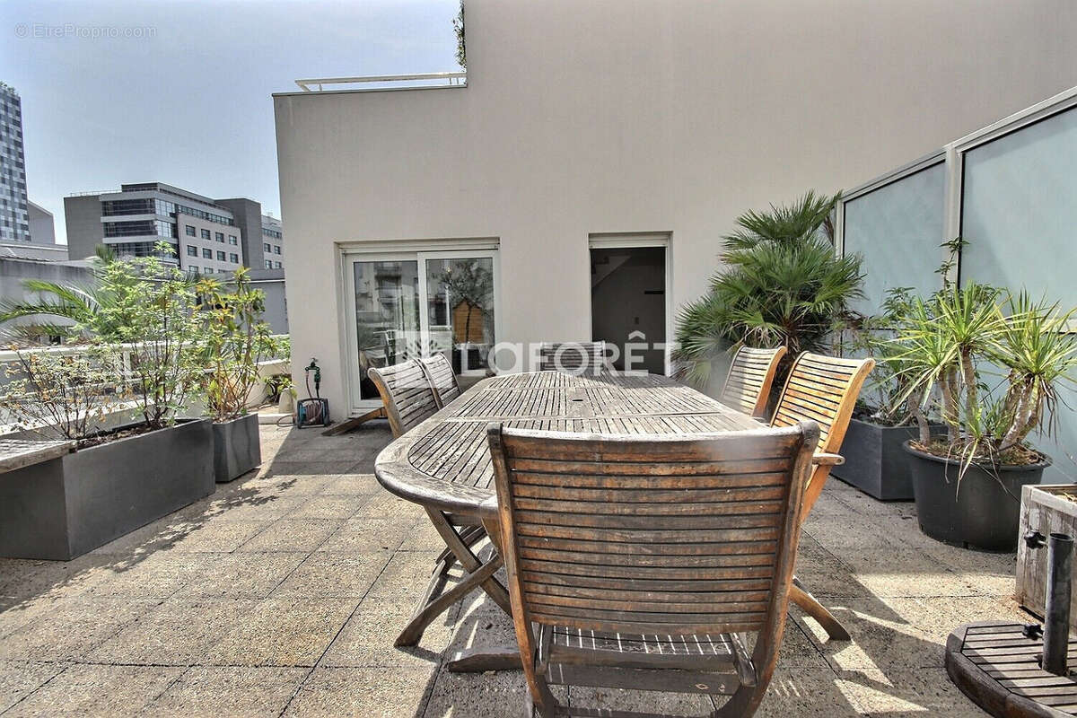Appartement à COURBEVOIE