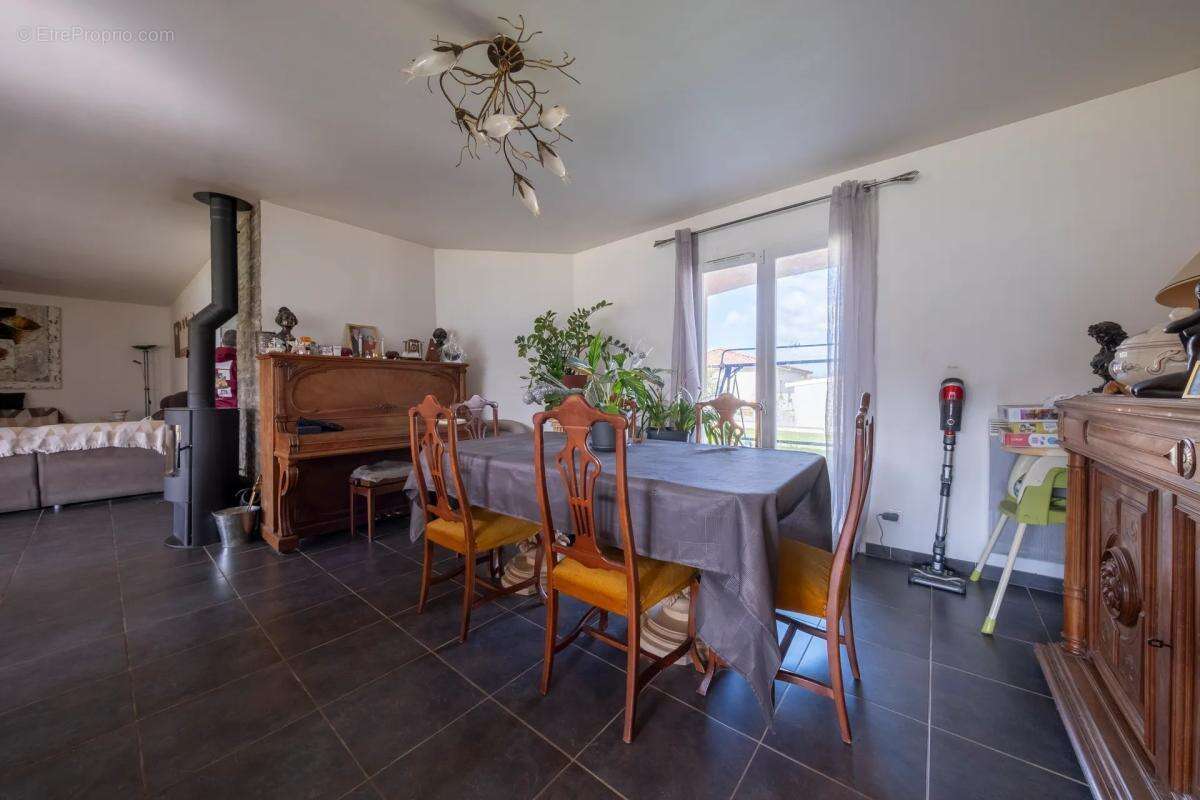 Maison à GRAZAC