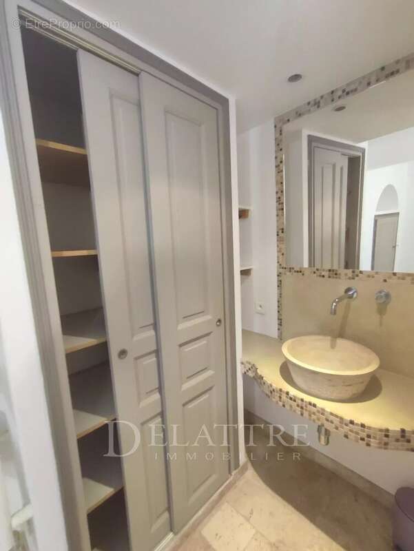 Appartement à CHATEAUNEUF-GRASSE