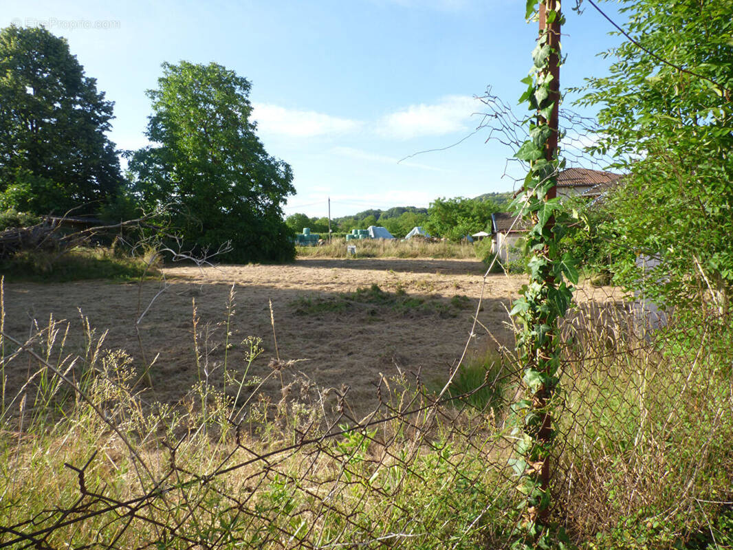 Terrain à SAINT-ETIENNE-DE-SAINT-GEOIRS