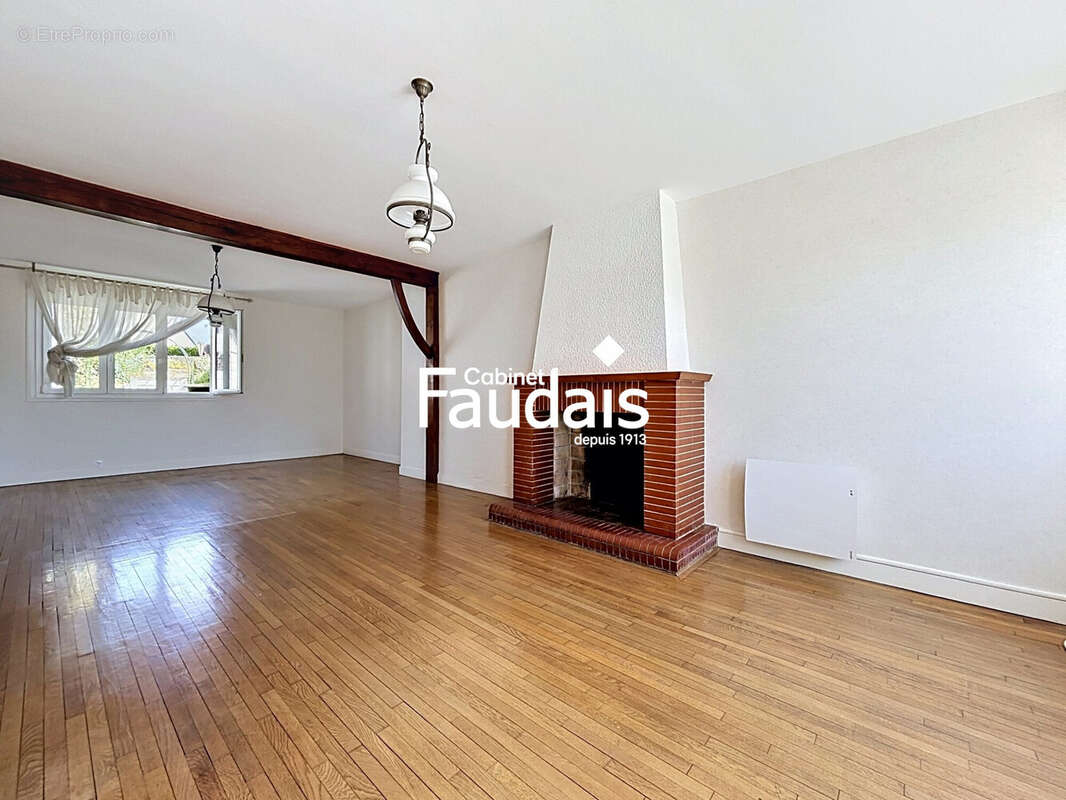Maison à SOULLES