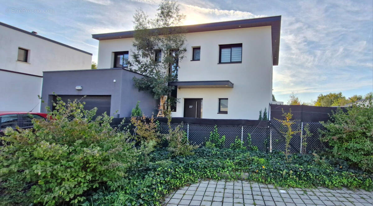 Maison à MONTREUIL-JUIGNE