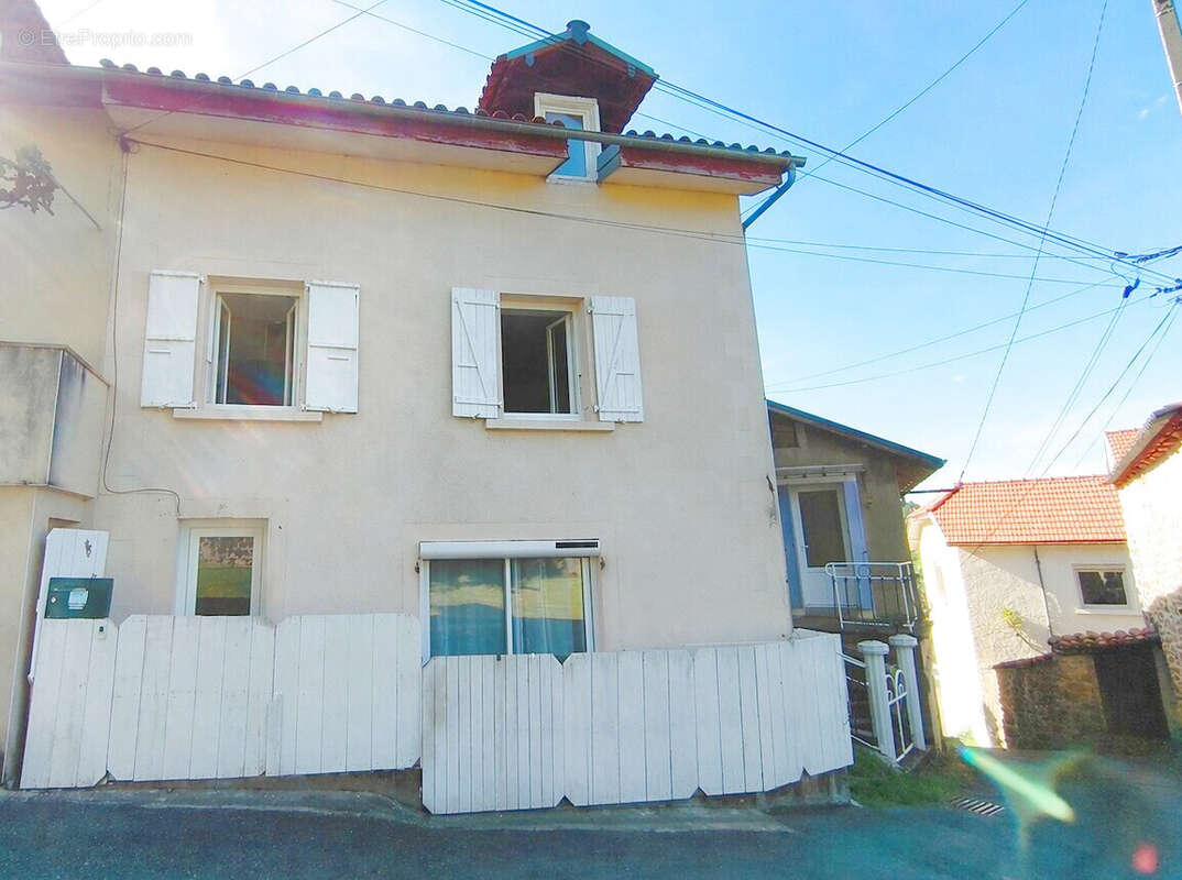 Maison à DECAZEVILLE