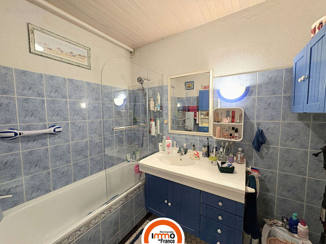 Maison à LA BONNEVILLE-SUR-ITON