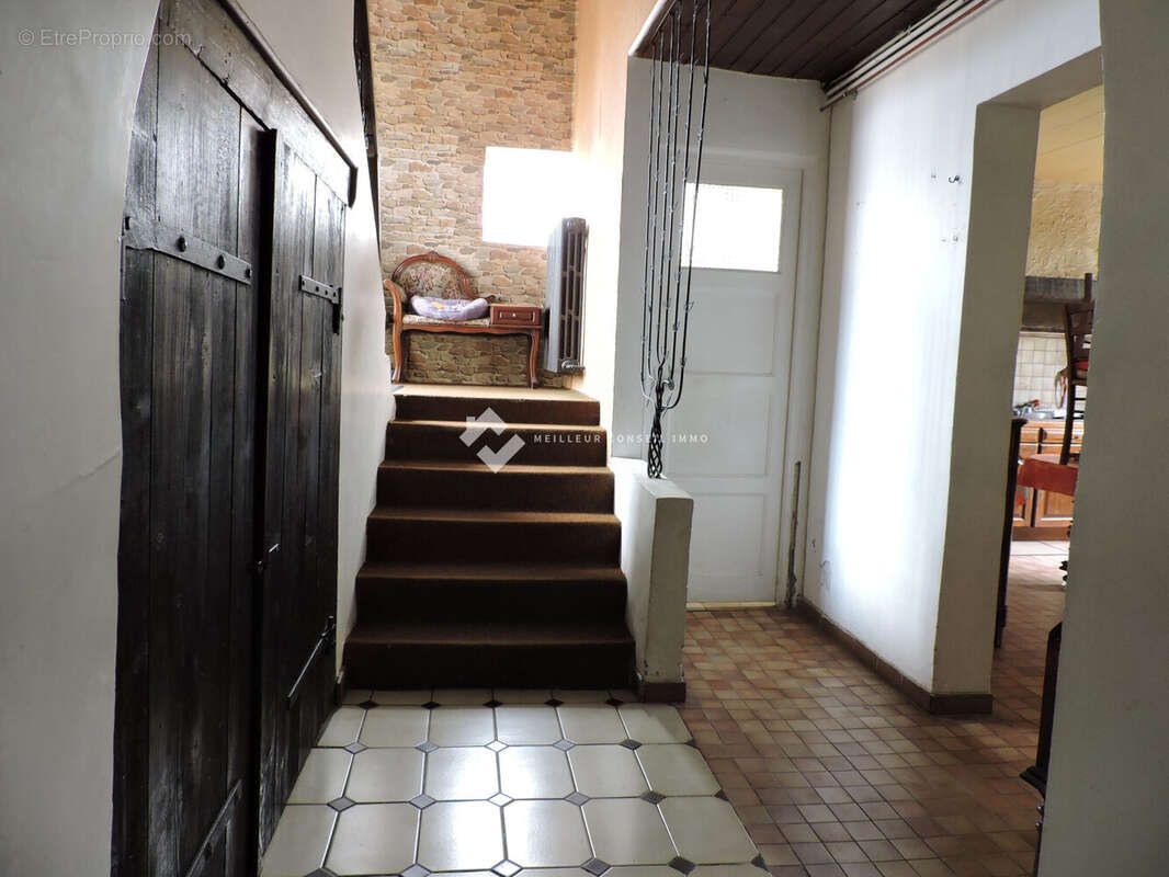 Maison 117 m² à Gouvernes  - photo 6
