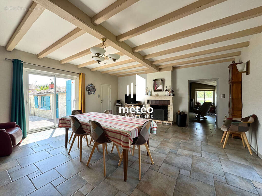 Maison à SAINTE-RADEGONDE-DES-NOYERS