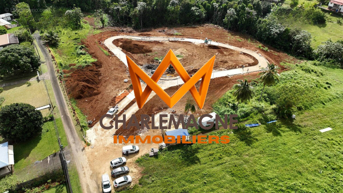 Terrain à PETIT-BOURG