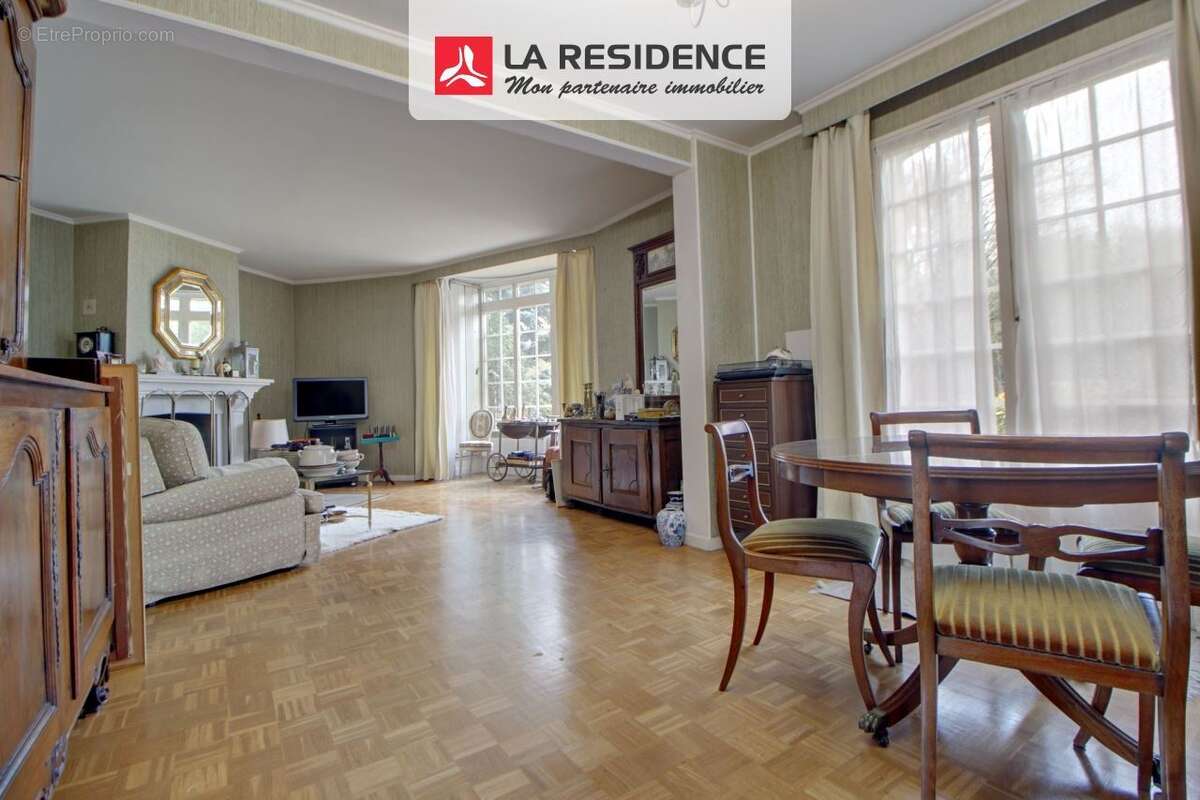 Maison à LES CLAYES-SOUS-BOIS