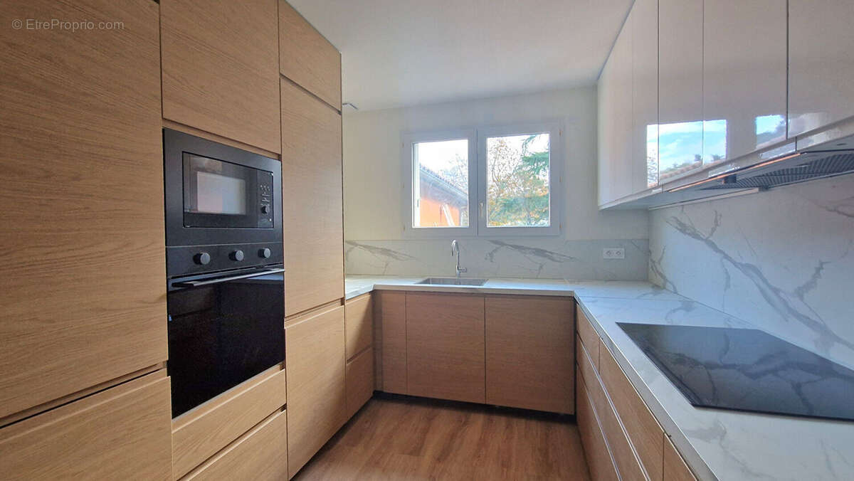 Aucamville, proche commerces, villa T4 rénovée avec jardin et garage - photo 4