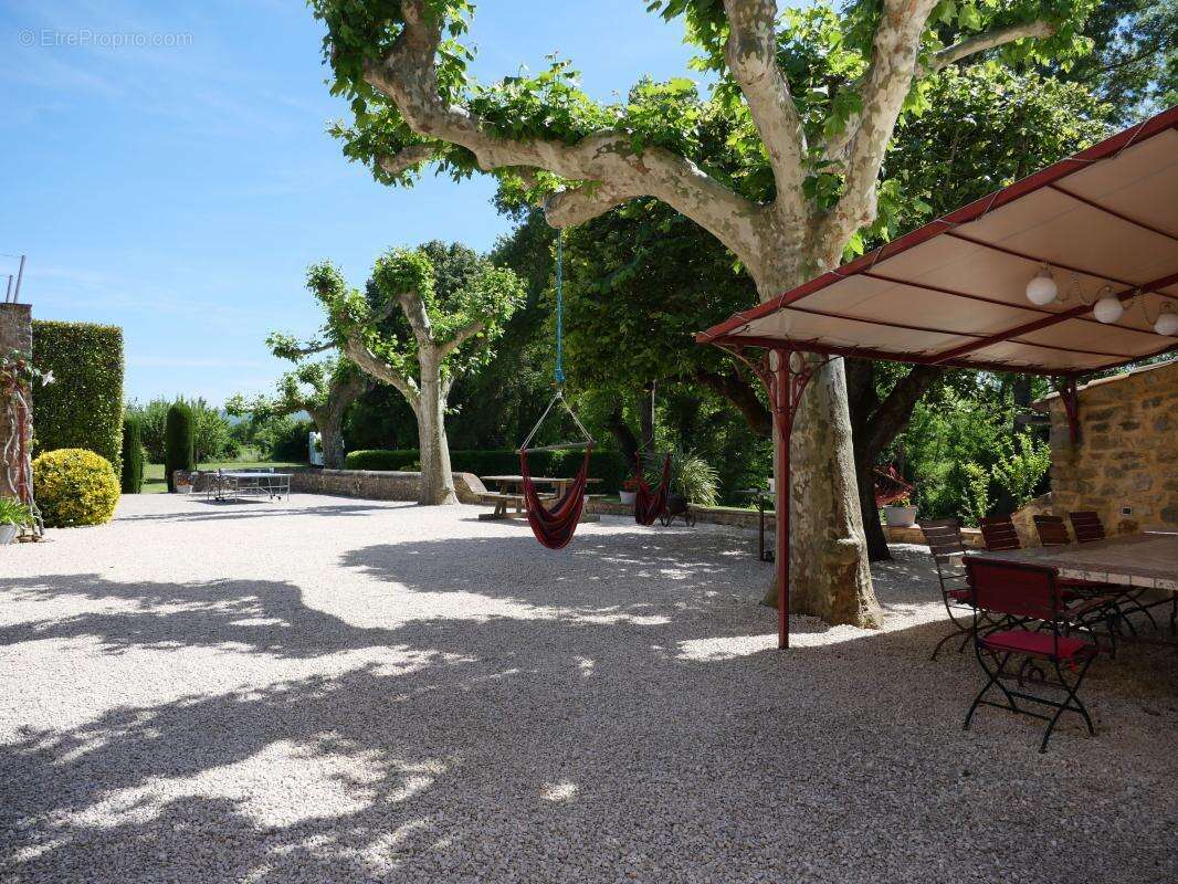 Maison à SAINT-JEAN-DE-MARUEJOLS-ET-AVEJAN