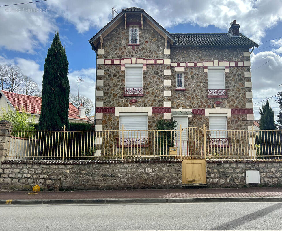 Maison à BEAUMONT-SUR-OISE