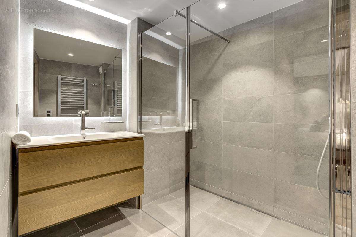 Ski-in/Ski-out à Val d’Isère : appartement moderne de 178 m² avec jacuzzi et terrasses ensoleillée - photo 7