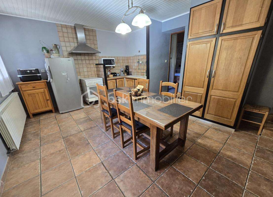 Maison à SAINT-JULIEN-DE-PEYROLAS