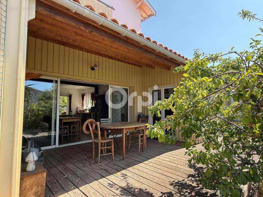 Superbe maison de caractère avec vue mer et potentiel locatif ! - photo 3