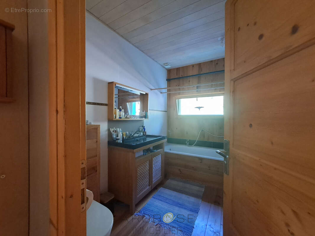 Maison bioclimatique à ossature bois, piscine biologique, gîte indépendant et panneaux solaires - photo 8