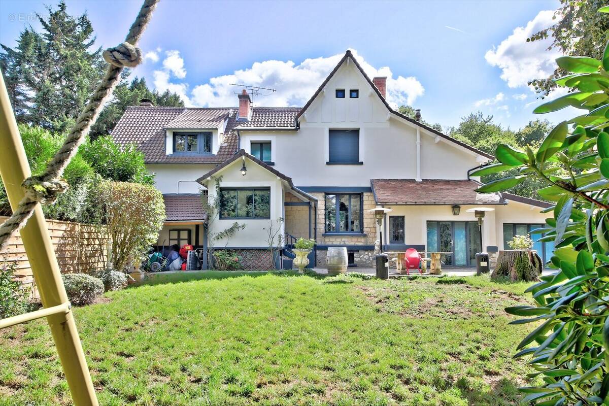 Maison à LA CELLE-SAINT-CLOUD