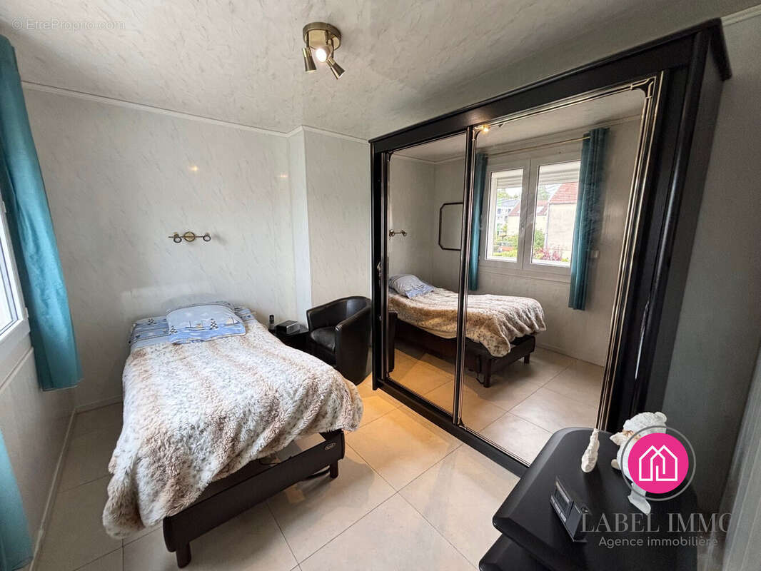 Maison 110 m² à Crespin  - photo 8